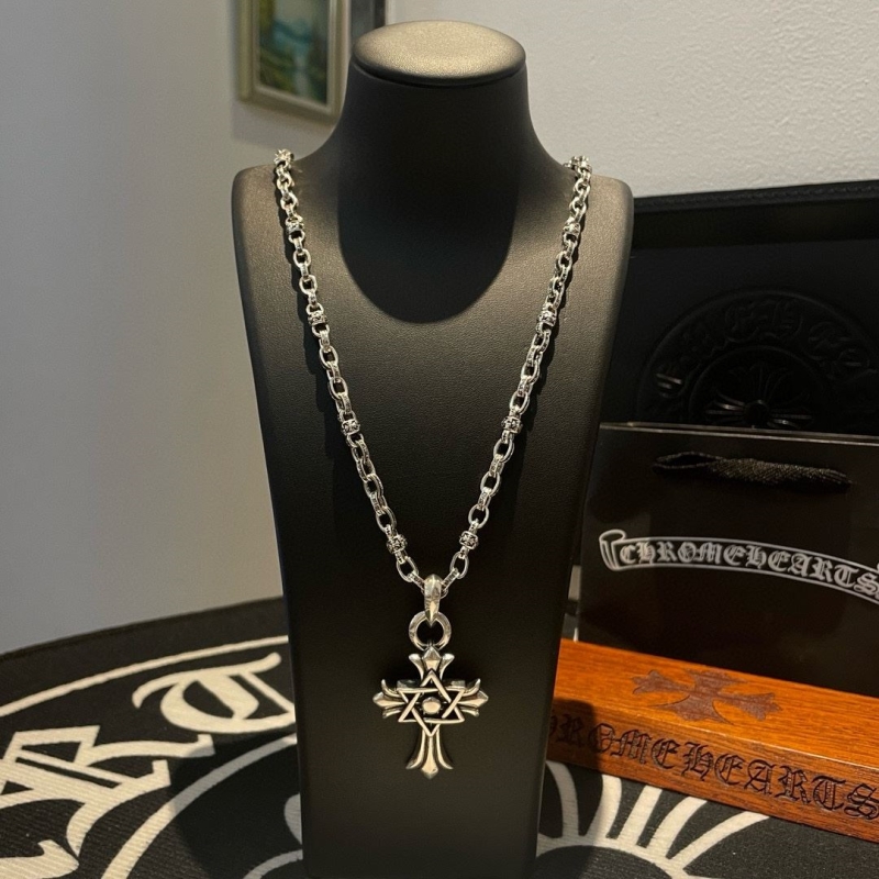 Ch*0me He**ts necklaces